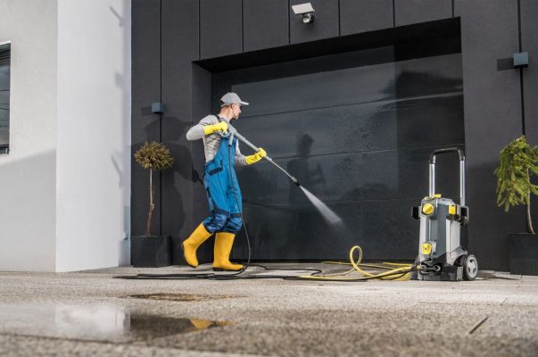 Pressure Washing in Florida: A Concise Expert Guide